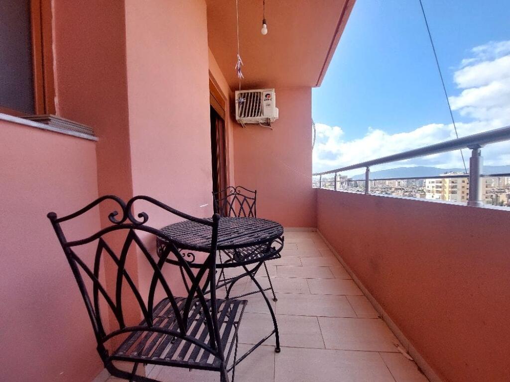 Shitet apartament 1+1 në lagjen “29 Nëntori”, pranë shkollës “Ali Demi”