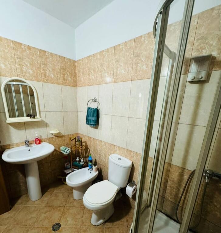 APARTAMENT 2+1 ME QIRA - ASTIR (PRANË BAR ARTISTIT)