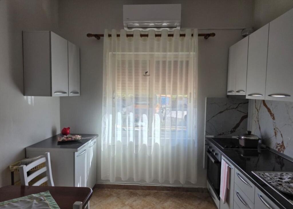 APARTAMENT ME QERA 1+1 YZBERISHT 400 EURO