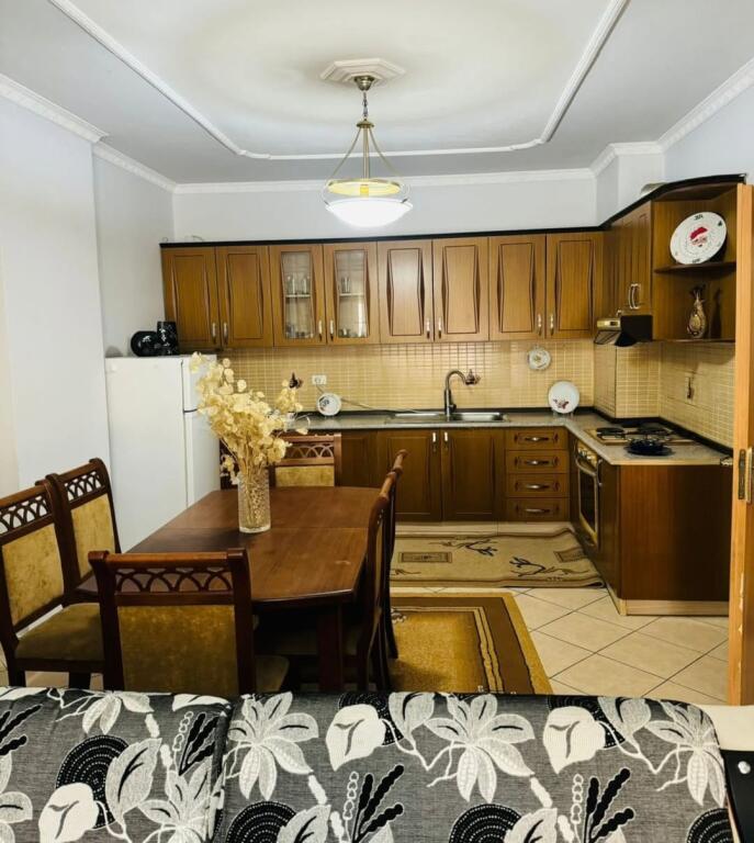 APARTAMENT 2+1 ME QIRA - ASTIR (PRANË BAR ARTISTIT)