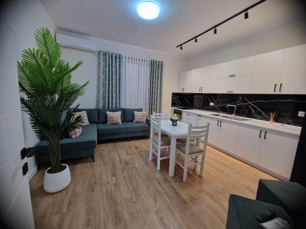 Jepet me Qira – Apartament 2+1 afër Stadiumit Dinamo