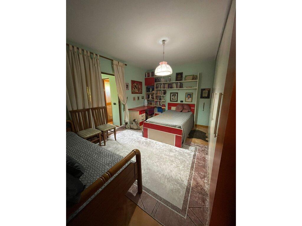 Shitet Apartament 3+1+2, 21 Dhjetori