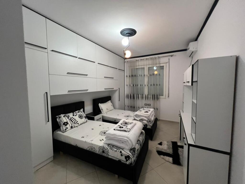 Apartament me qera 2+1+2+Parkim, Liqeni i Thate