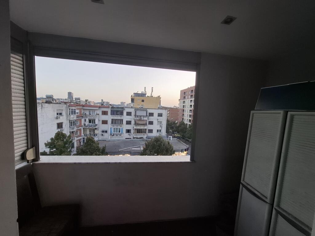 JEPET ME QERA APARTAMENT 2+1, rruga Bardhyl , Tirane