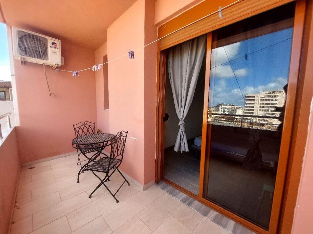 Shitet apartament 1+1 në lagjen “29 Nëntori”, pranë shkollës “Ali Demi”