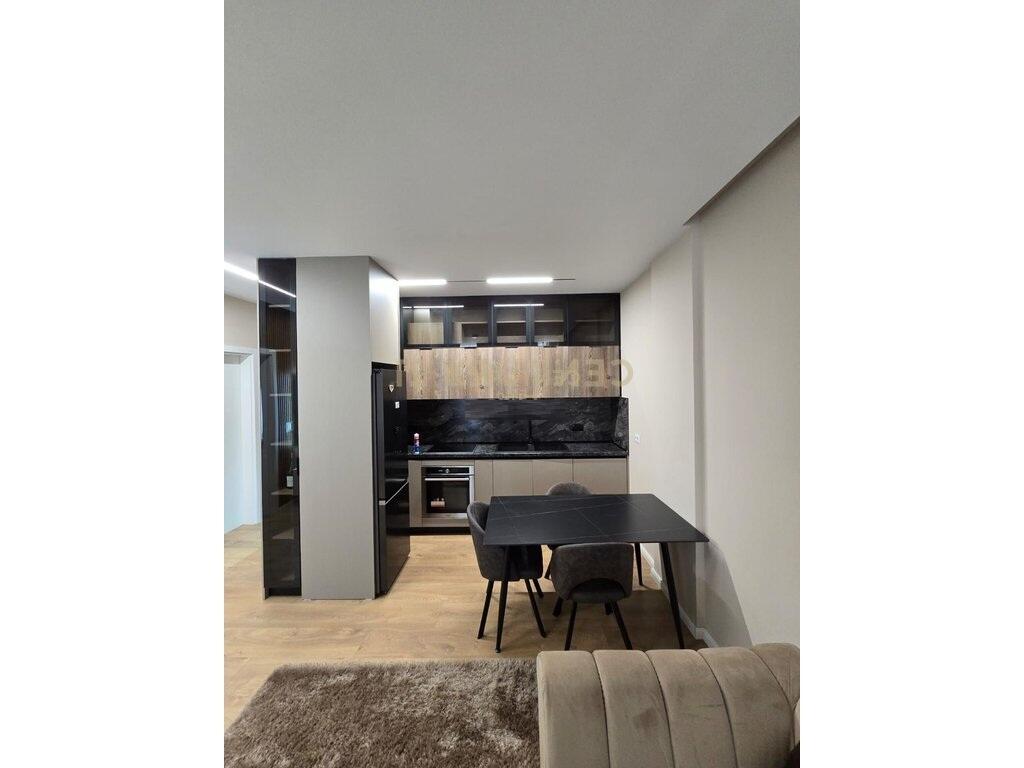 Jepet me qira, Apartament 1+1, Ish Stacioni Trenit