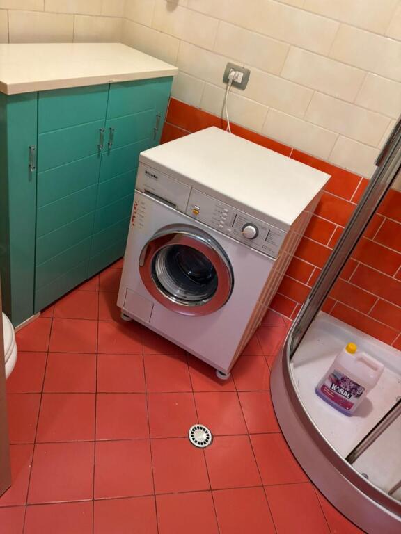 Jepet me qera Apartamenti 1+1 . rruga haxhi hysen daulliu , prane prokurorise  500 mije leke