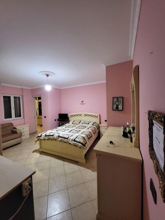 SHITET APARTAMENT 2+1 LIQEN ARTIFICIAL 300.000 EURO