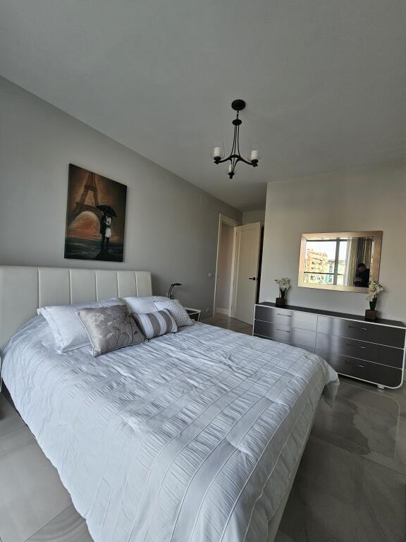 Jepet me Qira Apartament 2+1 + Post Parkimi + gardorobe– Ambasador 3 ✨çmimi 2200 euro