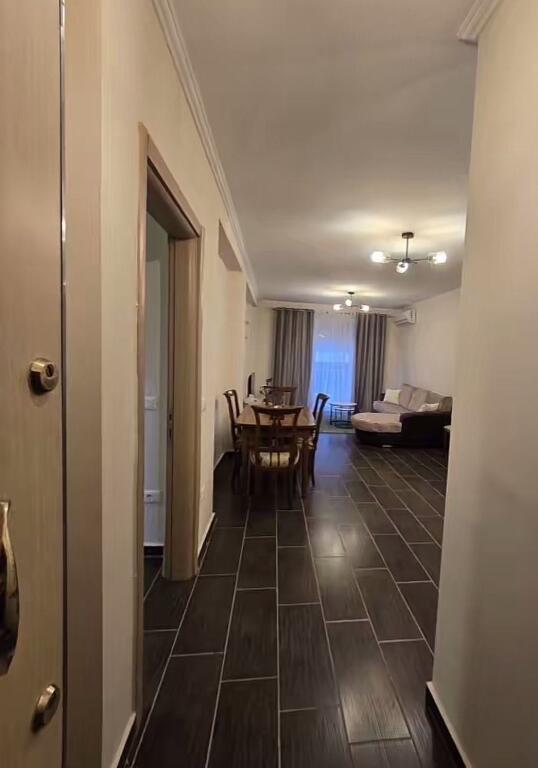 APARTAMENT ME QERA 2+1+2 YZBERISHT 50.000 LEKE
