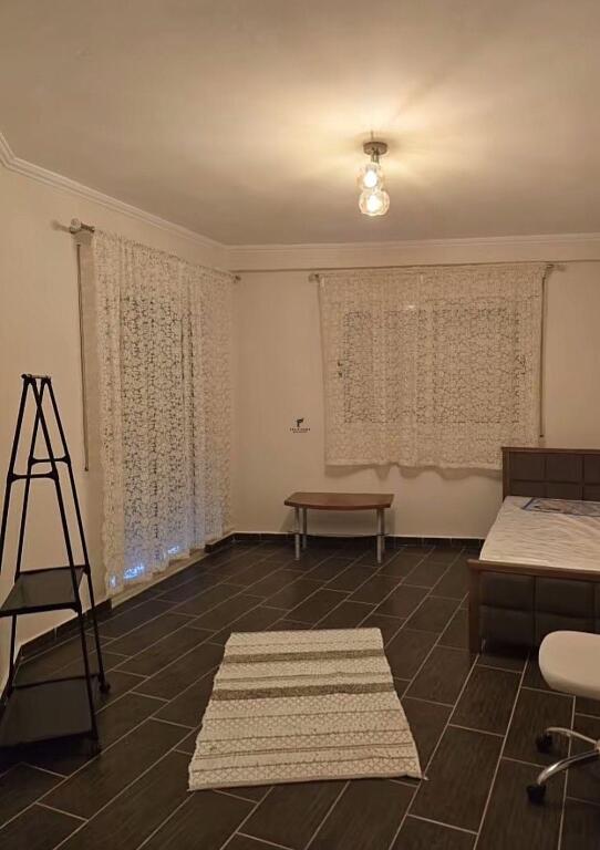 APARTAMENT ME QERA 2+1+2 YZBERISHT 50.000 LEKE