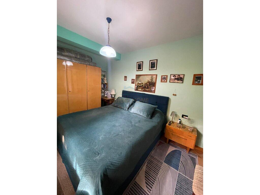 Shitet Apartament 3+1+2, 21 Dhjetori