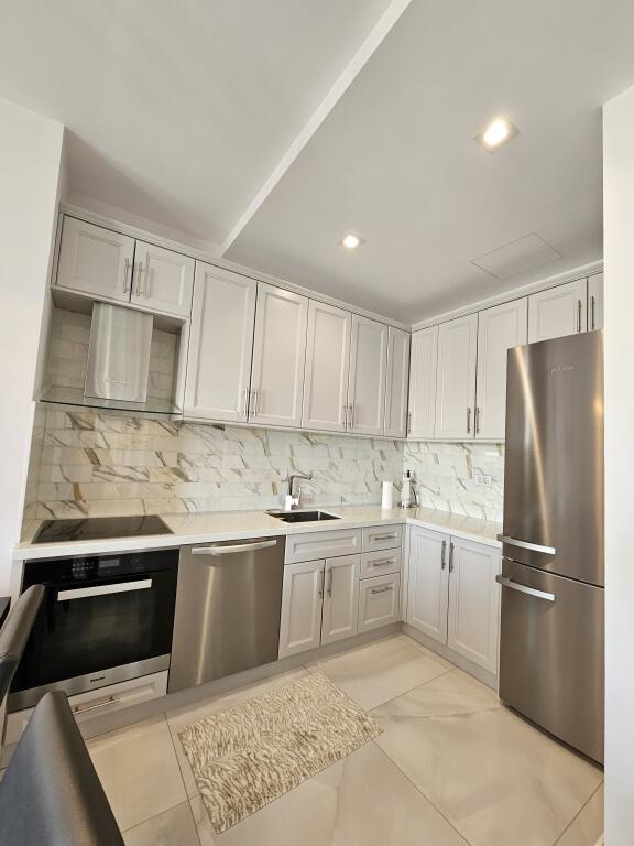 Jepet me Qira Apartament 2+1 + Post Parkimi + gardorobe– Ambasador 3 ✨çmimi 2200 euro