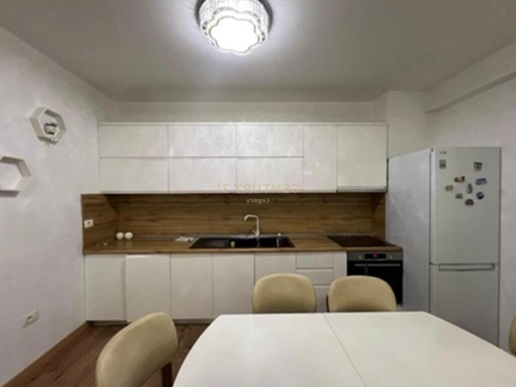 🏡 Apartament 2+1 + Post Parkimi me Qira – Kompleksi Fratari, Kopshti Botanik