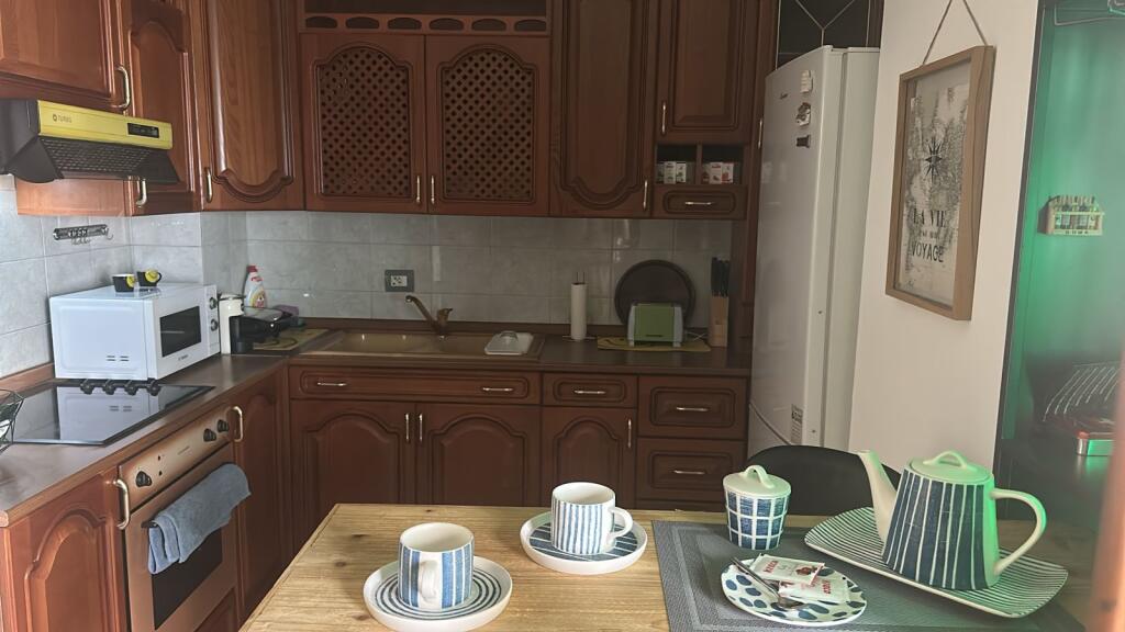 Jepet me qira apartament 2+1 në qendër të Tiranës 🏙️ Apartamenti ndodhet në pallat të ri 17-katësh, pas 9-katsheve💶 Qiraja mujore: 750 €