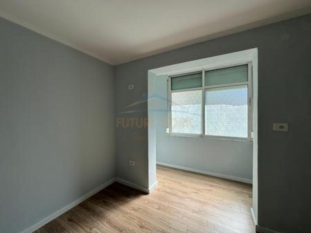 Shitet, Apartament 2+1, Oxhaku, Tiranë.