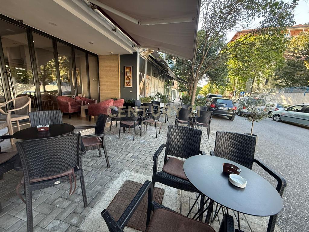 SHITET NJESI/BAR-CAFFE TEK RRUGA E DIBRES ! 310,000 €