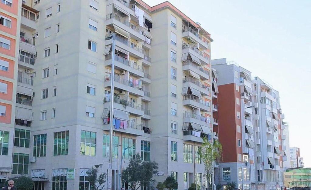 Unità commerciale in vendita nell'ex Mercato Elettrico, Tirana.