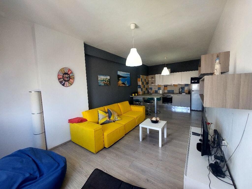Shitet apartament 1+1 në lagjen “29 Nëntori”, pranë shkollës “Ali Demi”