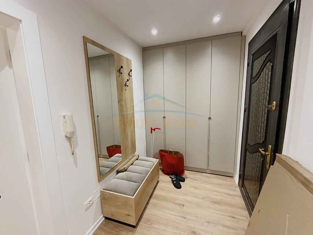 Me qira, Apartament 2+1, Bulevardi Zogu I, Tiranë.