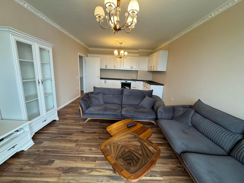 Shesim Apartament 2+1 ne zonen e Liqenit e Thate prane Spitalit te Kafsheve!