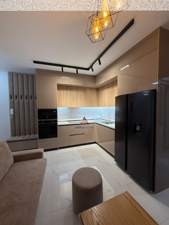 JEPET APARTAMENT ME QERA 1+1+BALLKON "PRANE RRETHIT,UNAZA E RE"550 EURO