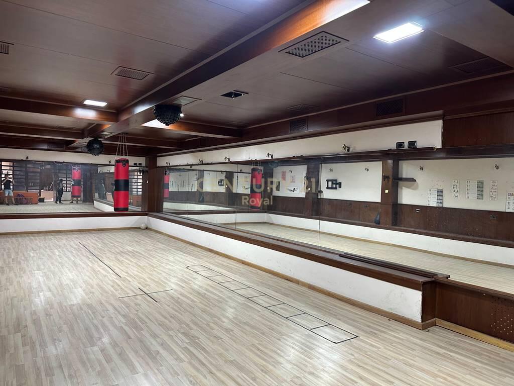 In affitto ~Spazio commerciale in affitto vicino alla scuola “Bajram Curri”.