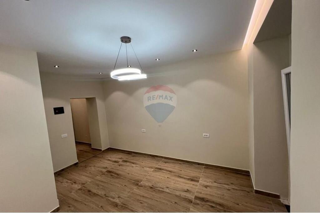 Jepet Ambient për Zyrë ose Qendër Estetike!