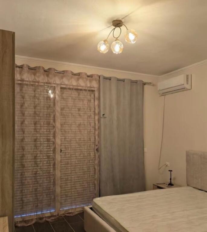 APARTAMENT ME QERA 2+1+2 YZBERISHT 50.000 LEKE