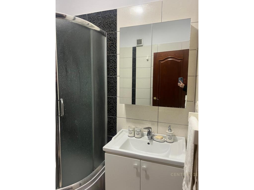 Apartament 2+1+2 per qera tek Komuna e Parisit!