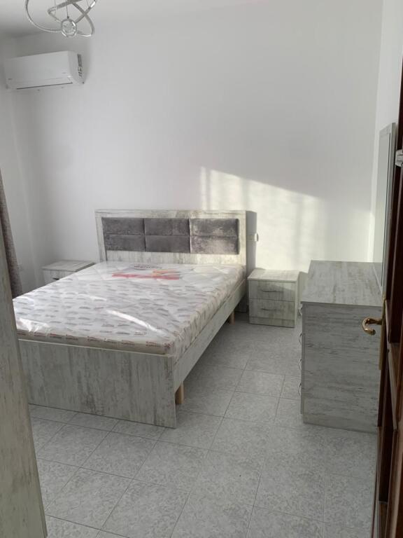 Jepet Hyrje me qera 1+1 ne Durres