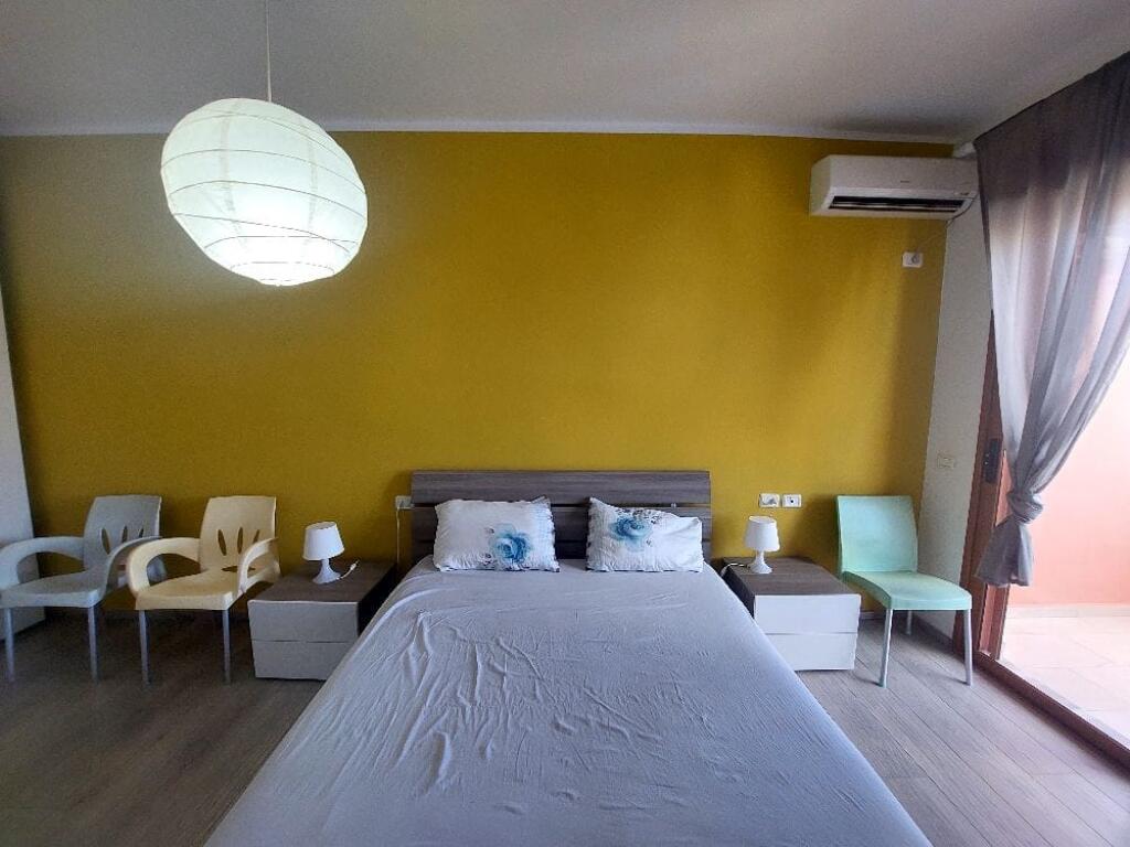 Shitet apartament 1+1 në lagjen “29 Nëntori”, pranë shkollës “Ali Demi”