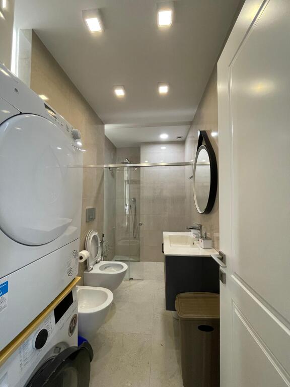 APARTAMENT 2+1+2 +POST PARKIMI PRANE SHKOLLES SE KUQE
