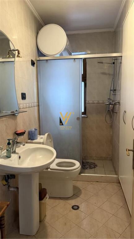 JEPET APARTAMENT 2+1 ME QERA TE GJYKATA, ISH EKSPOZITA 65.000 LEKE