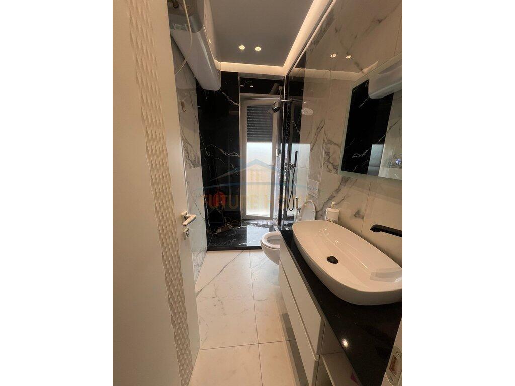 Shitet, Apartament 3+1+2, 21 Dhjetori, Tiranë