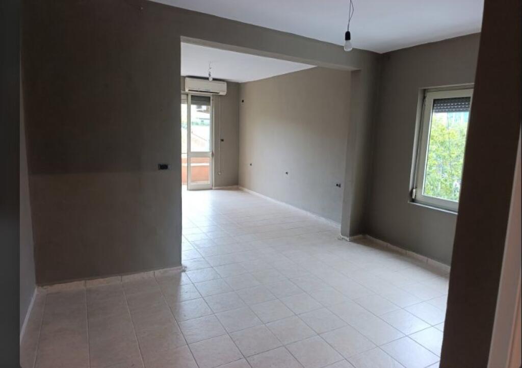 For rent 2+1 Empty – Kavaja Street