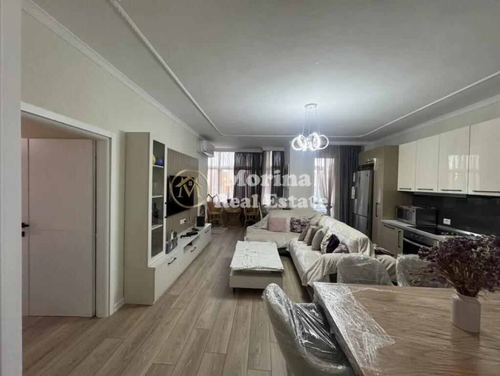 Qera, Apartament 3+1, Vasil Shanto, 1050 euro/muaj