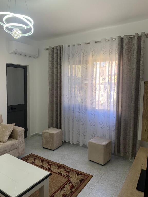Jepet Hyrje me qera 1+1 ne Durres