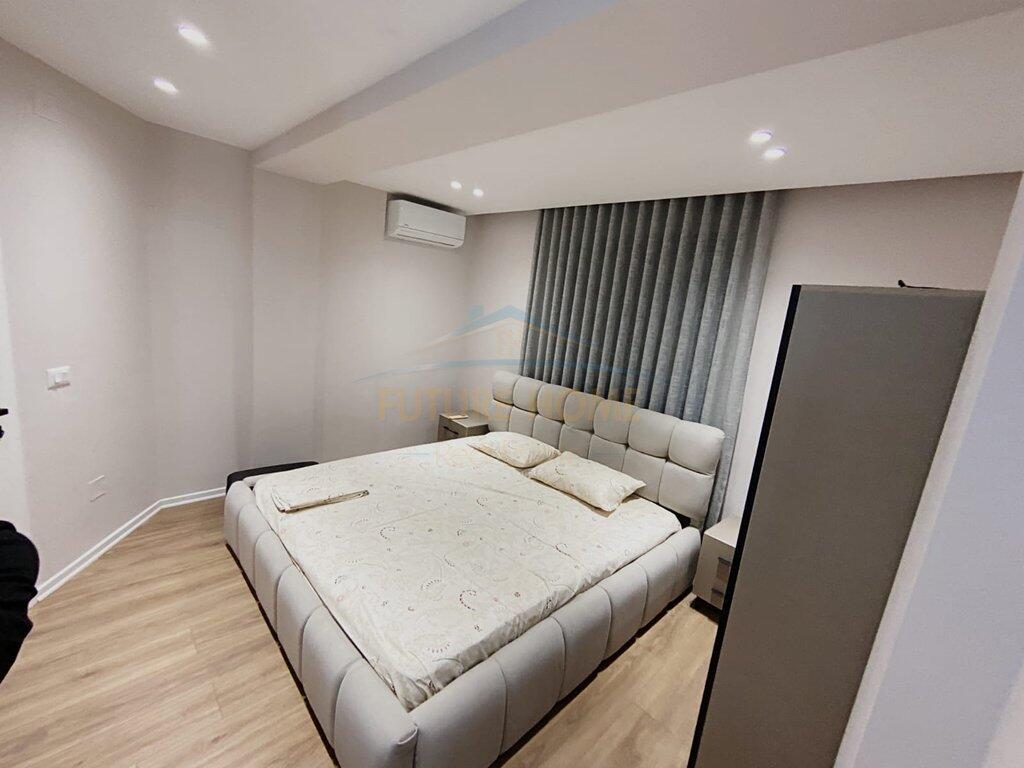 Me qira, Apartament 2+1, Bulevardi Zogu I, Tiranë.