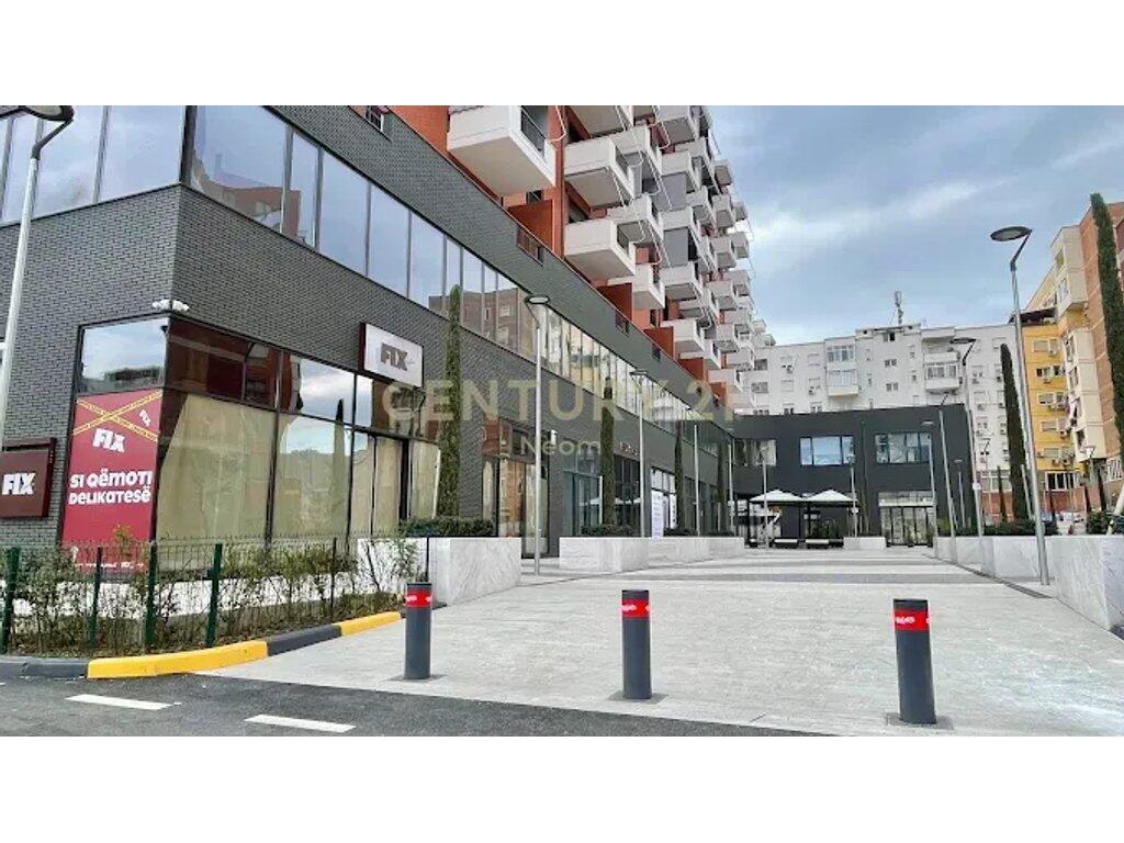 LOCALE COMMERCIALE IN AFFITTO PRESSO IL COMPLESSO DELIJORGJI! 2.200 € /Mese