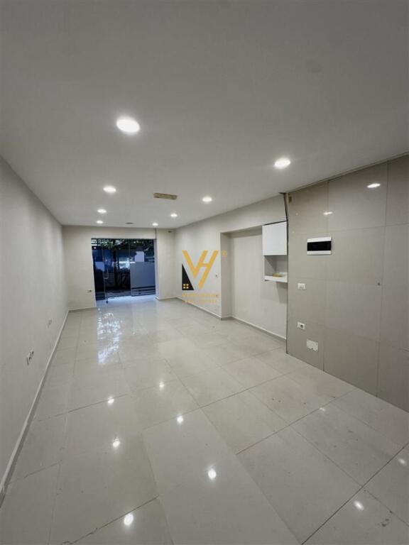 SI AFFITTA AMBIENTE 40 M2 VICINO ALLA SCUOLA DI BALLO 500 EURO