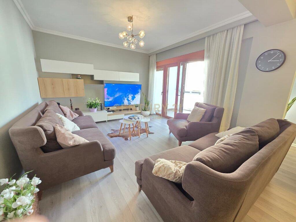 🏙️ Apartament 2+1 me post parkimi për qira – Bllok