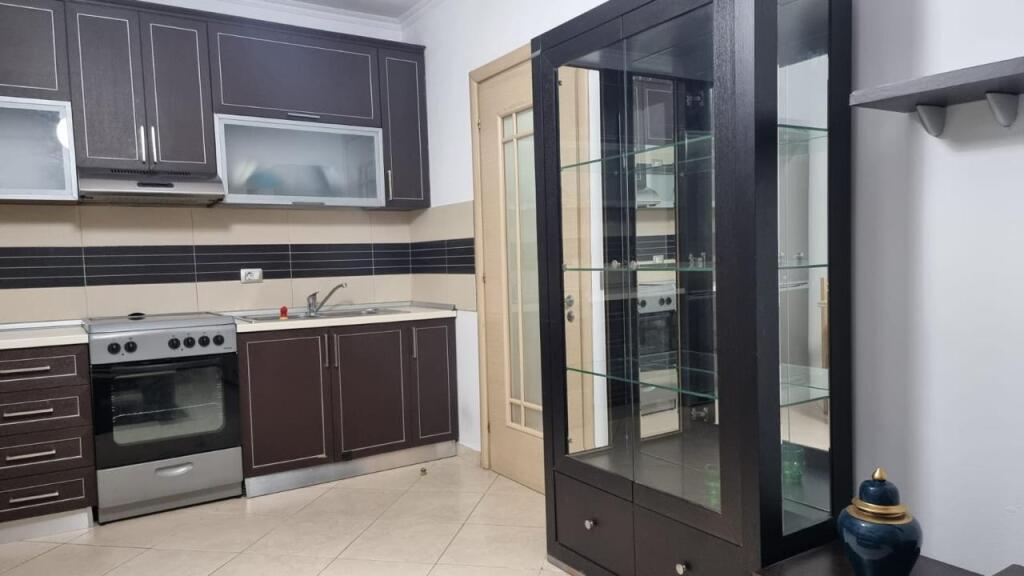 Jepet me qera Apartamenti 1+1 . rruga haxhi hysen daulliu , prane prokurorise  500 mije leke