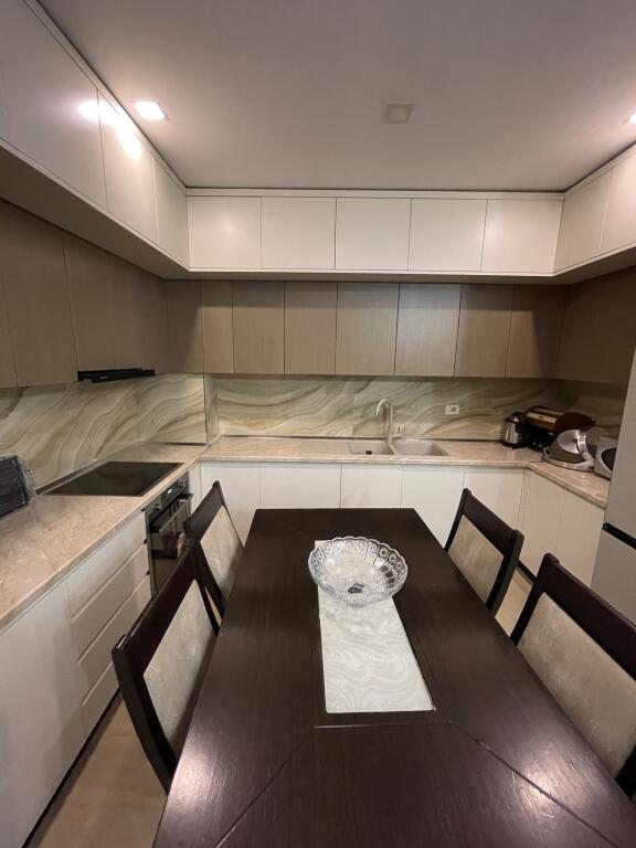 Jepet me qera apartament 2+1+2 Kamez tek Ulliri