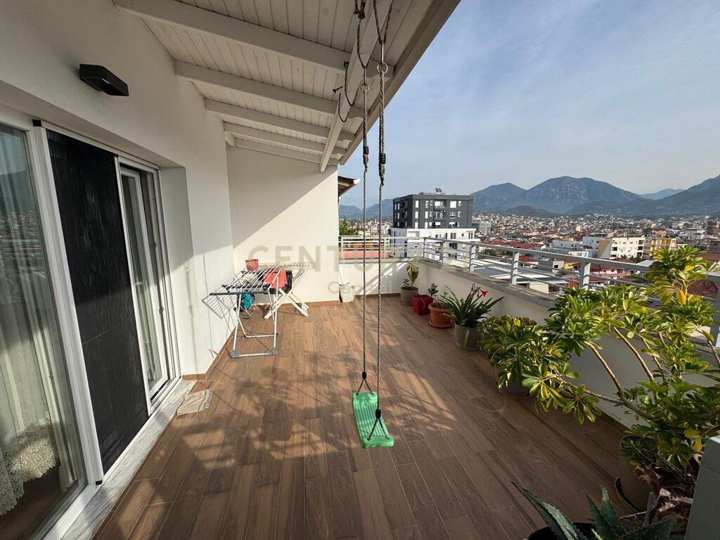 Apartament 3+1+2+Verande per shitje ne zonen e 5-Majit