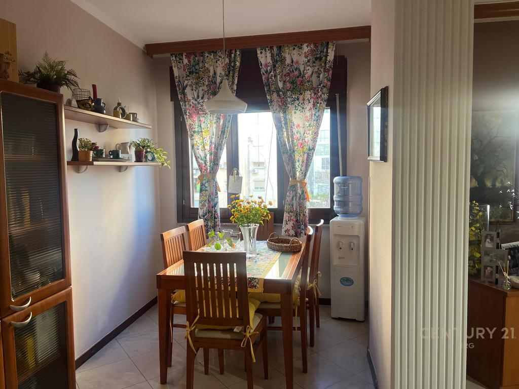 Apartament 2+1+2 per qera tek Komuna e Parisit!