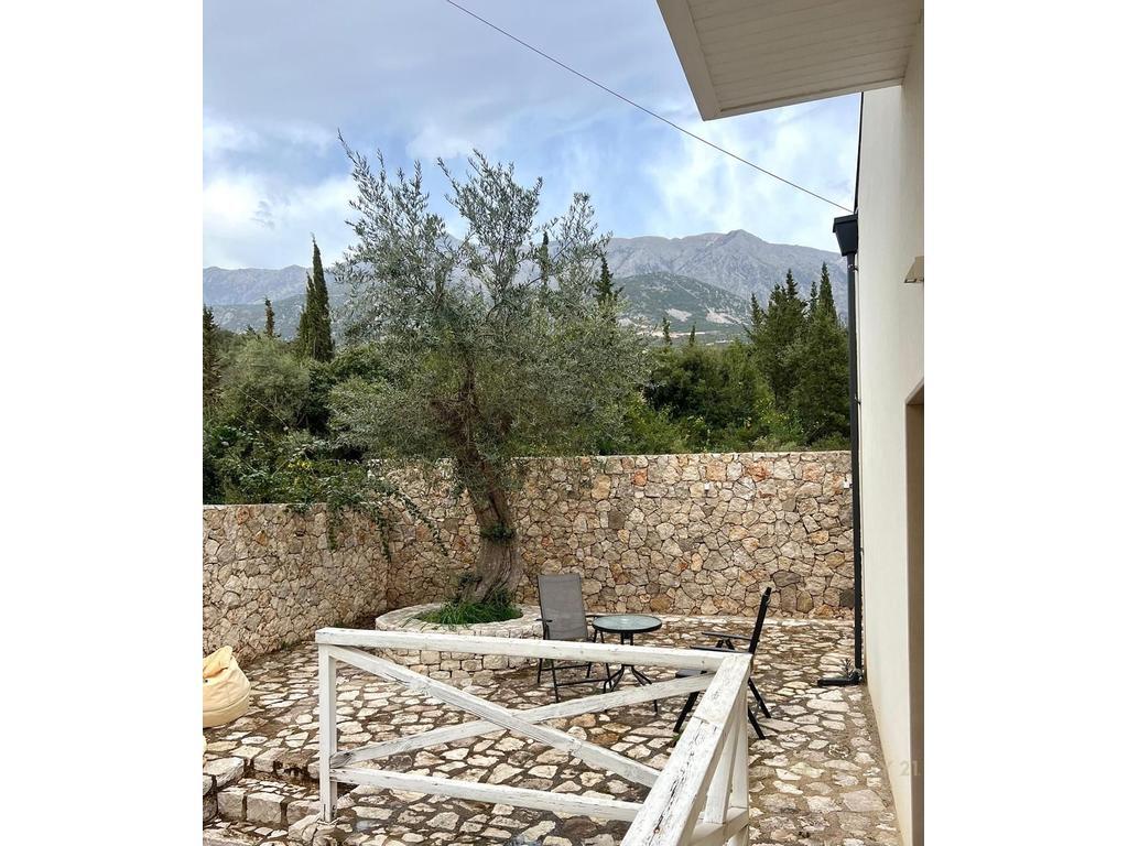 SHITET VILË NË DHËRMI – RESIDENCA “WHITE ROCK”