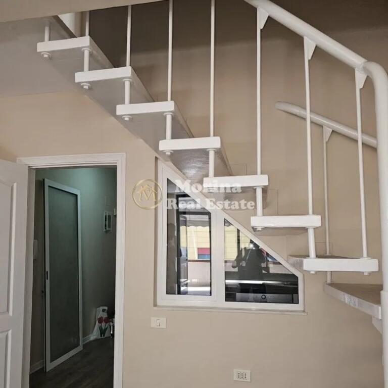 In affitto, Locale Commerciale, in centro, dietro il 15° piano, 1200 euro/mese.