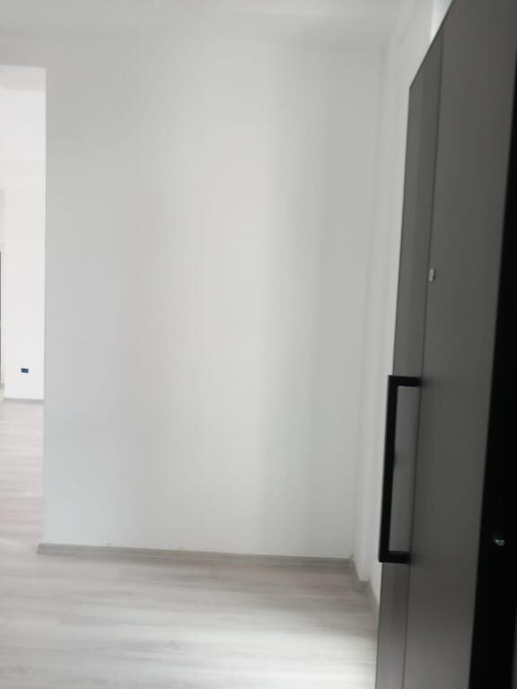 ZYRE ME QIRA MYSLYM SHYRI 900 EURO