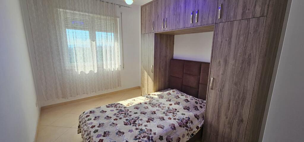 Jepet me qira apartament 3+1+2 + parkim